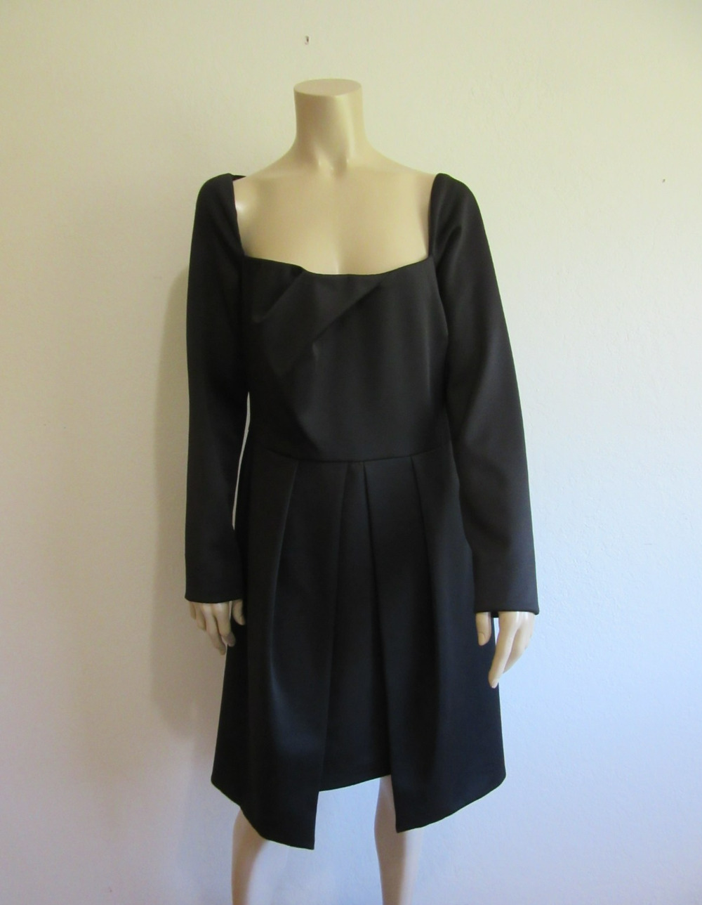 Black Halo EVE Plunging Neckline 14 Ruched Pleated Evening Executive Dress